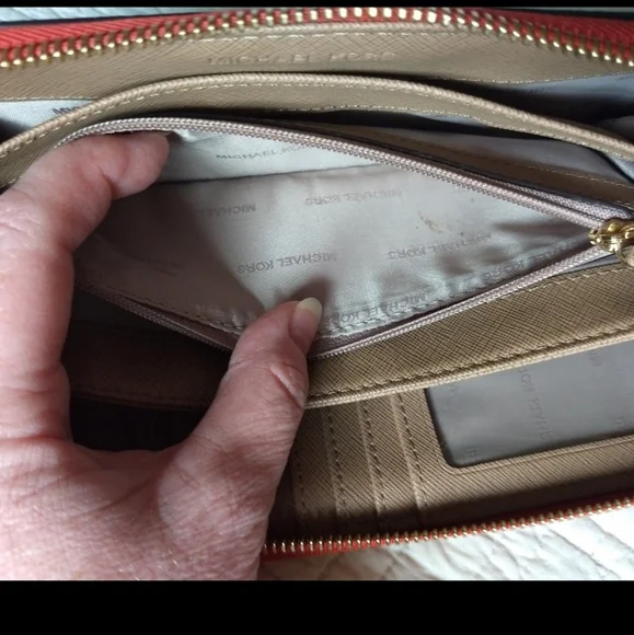 Michael Kors Large Jet Set Pumpkin Burnt Orange Leather Zip Around Wristlet - Picture 11 of 12